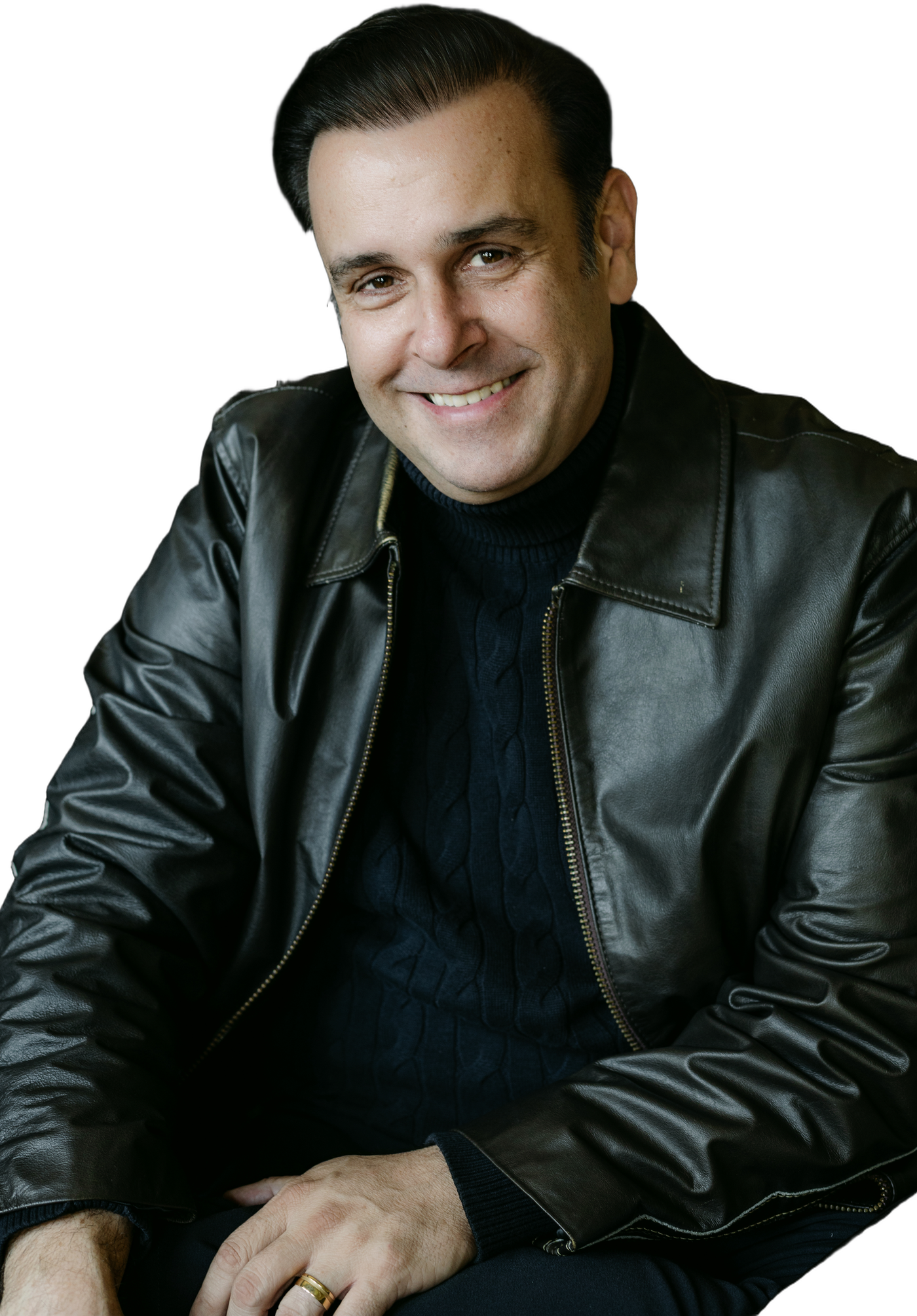 Gilson Nery — retrato sorrindo, jaqueta de couro